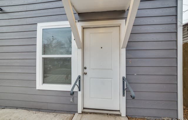 2-bedroom rental at 234 Gould St Unit 102 in San Antonio, TX — photo 2