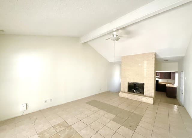 3-bedroom rental at 6918 Stockport in San Antonio, TX — photo 4
