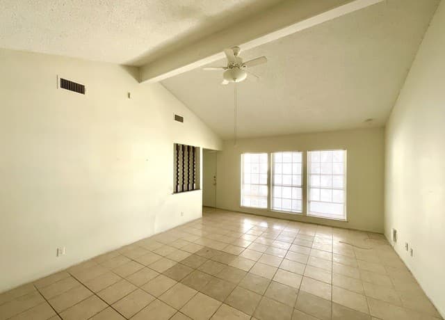 3-bedroom rental at 6918 Stockport in San Antonio, TX — photo 5