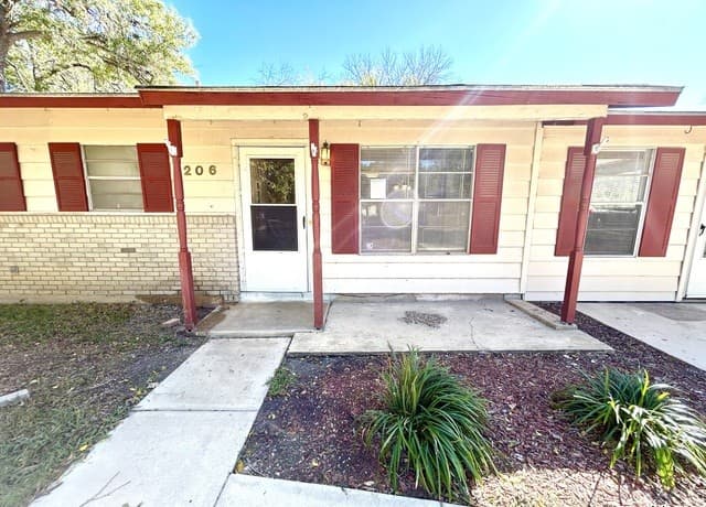 3-bedroom rental at 206 Northview Dr. in San Antonio, TX — photo 3
