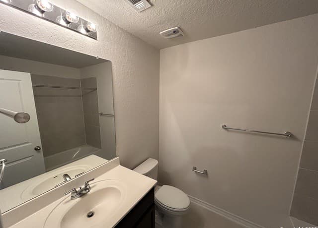 3-bedroom rental at 9643 Salers Springs in San Antonio, TX — photo 5