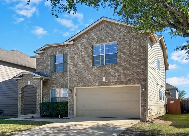 4-bedroom rental at 10204 Del Lago Ct in San Antonio, TX — photo 2