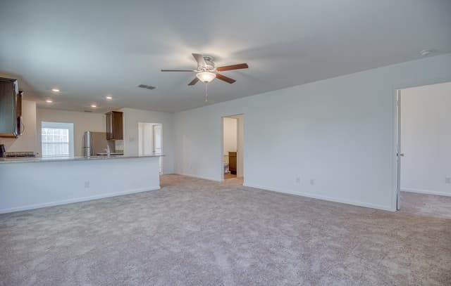 3-bedroom rental at 3055 Jackson Smt in Converse, TX — photo 3