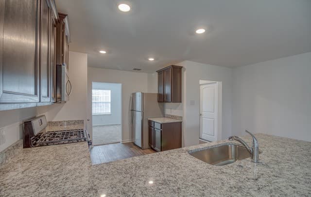 3-bedroom rental at 3055 Jackson Smt in Converse, TX — photo 4