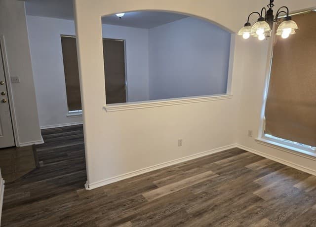4-bedroom rental at 405 Point Valley in San Antonio, TX — photo 2
