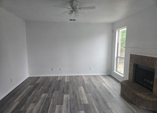 4-bedroom rental at 405 Point Valley in San Antonio, TX — photo 4