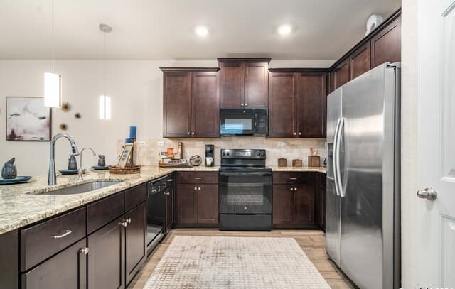 3-bedroom rental at 100 Hunters Cp in San Antonio, TX — photo 4