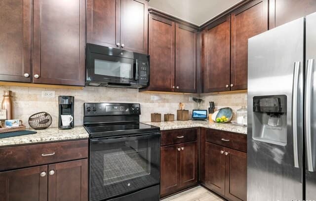 3-bedroom rental at 100 Hunters Cp in San Antonio, TX — photo 5