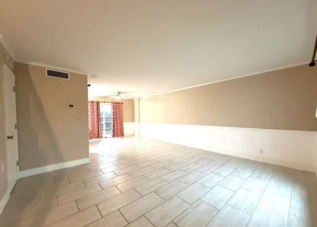 2-bedroom rental at 7322 Oak Manor in San Antonio, TX — photo 2