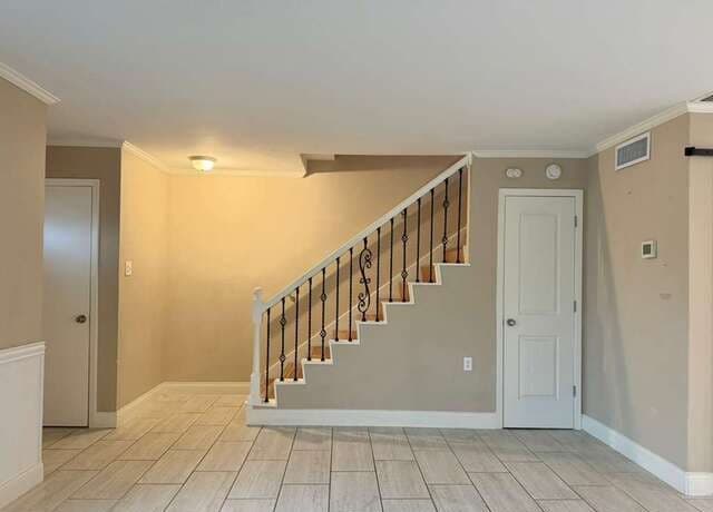 2-bedroom rental at 7322 Oak Manor in San Antonio, TX — photo 4