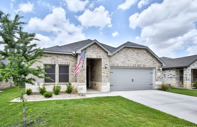 4-bedroom rental at 3053 Casillero in Schertz, TX — photo 2