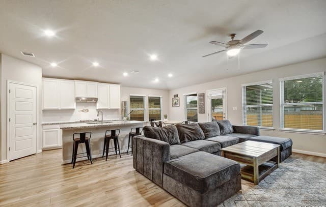 4-bedroom rental at 3053 Casillero in Schertz, TX — photo 4