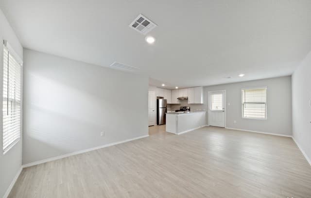 3-bedroom rental at 13723 Bucket Way in San Antonio, TX — photo 3