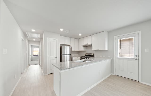 3-bedroom rental at 13723 Bucket Way in San Antonio, TX — photo 5