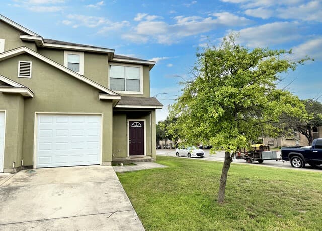 3-bedroom rental at 7802 Kingsbury Wood Unit 1 in San Antonio TX