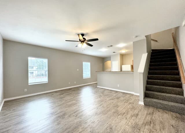 3-bedroom rental at 7802 Kingsbury Wood Unit 1 in San Antonio, TX — photo 2