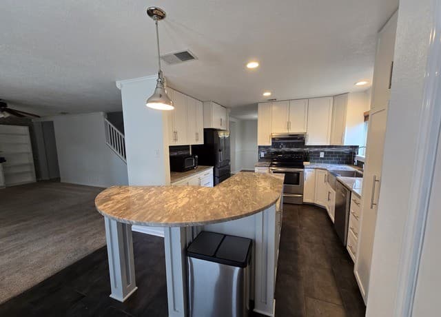 4-bedroom rental at 9139 Mirecourt in San Antonio, TX — photo 4