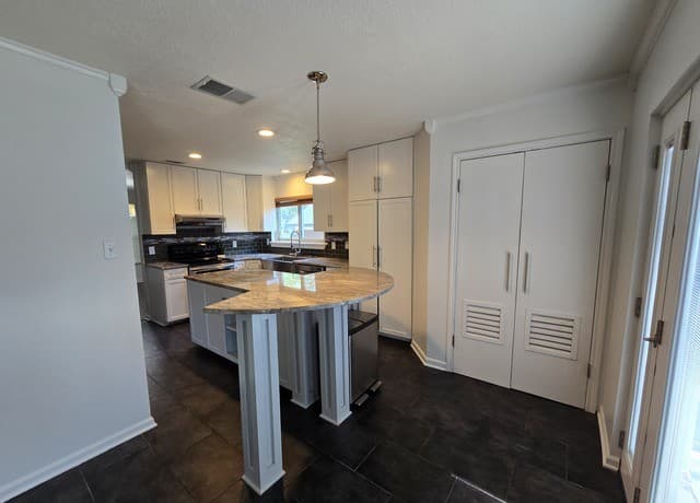 4-bedroom rental at 9139 Mirecourt in San Antonio, TX — photo 5