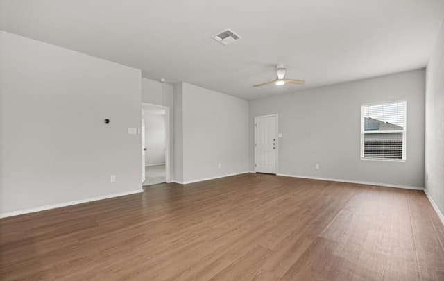 4-bedroom rental at 14606 Hackamore Way in Elmendorf, TX — photo 4