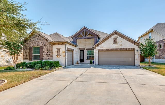 4-bedroom rental at 6114 Amber Rose in San Antonio, TX — photo 2