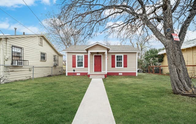 3-bedroom rental at 2619 E Houston in San Antonio, TX — photo 3