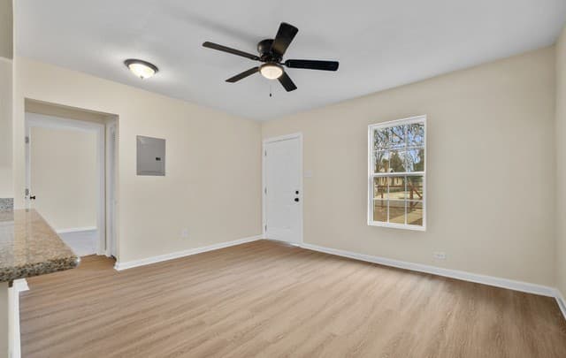 3-bedroom rental at 2619 E Houston in San Antonio, TX — photo 4