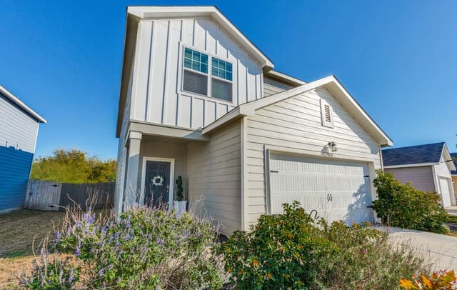 4-bedroom rental at 5628 Pearl Meadow in Converse, TX — photo 2