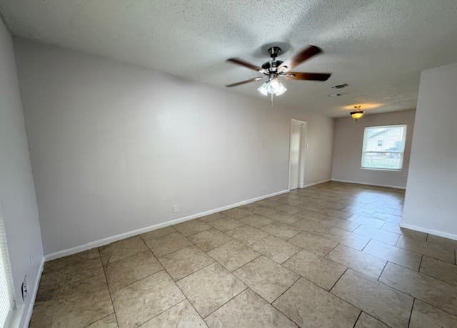 4-bedroom rental at 5523 Indian Desert St in San Antonio, TX — photo 2
