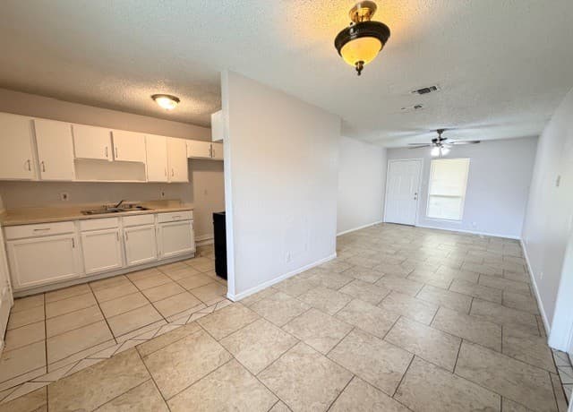 4-bedroom rental at 5523 Indian Desert St in San Antonio, TX — photo 3