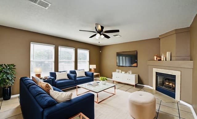 4-bedroom rental at 18534 Taylore Run in San Antonio, TX — photo 2