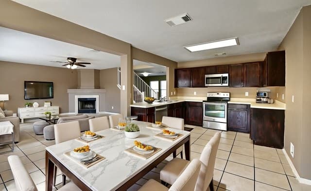 4-bedroom rental at 18534 Taylore Run in San Antonio, TX — photo 4