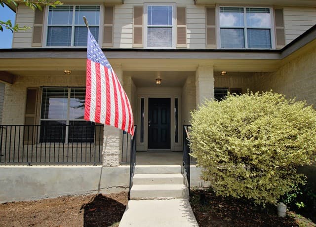 5-bedroom rental at 9627 Mediator Run in Converse, TX — photo 3