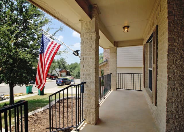 5-bedroom rental at 9627 Mediator Run in Converse, TX — photo 4