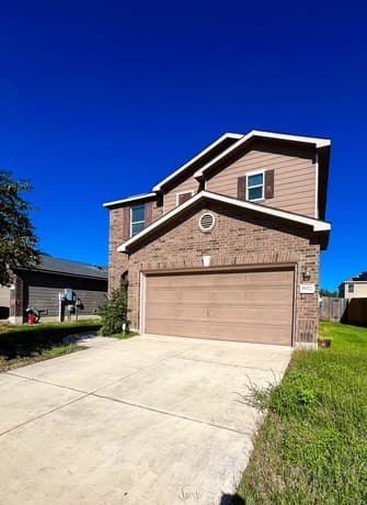 3-bedroom rental at 9927 Tampke Fls in San Antonio, TX — photo 2