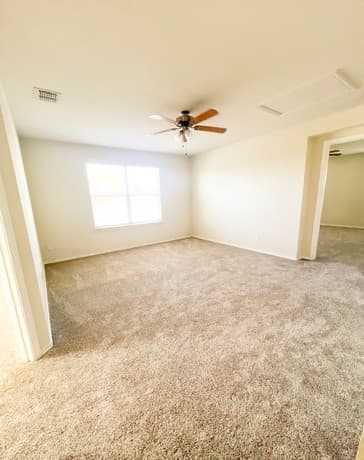 3-bedroom rental at 9927 Tampke Fls in San Antonio, TX — photo 5
