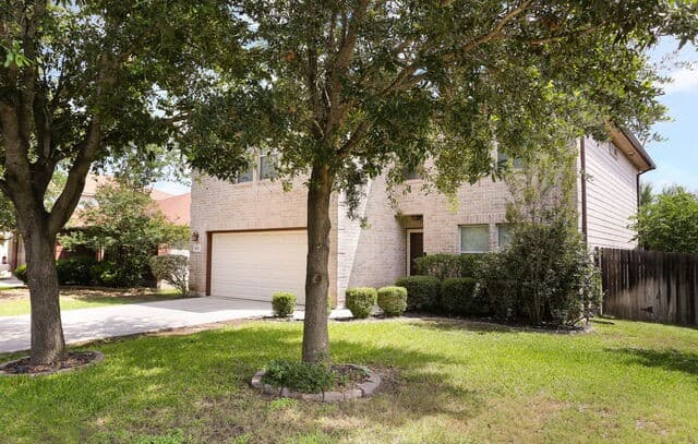 5-bedroom rental at 6819 Liberty Stone in San Antonio, TX — photo 2