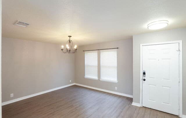 5-bedroom rental at 6819 Liberty Stone in San Antonio, TX — photo 3