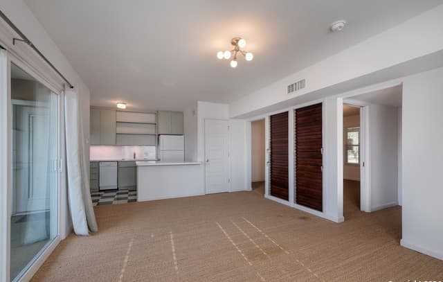 1-bedroom rental at 442 E Huisache Ave Unit D in San Antonio, TX — photo 2