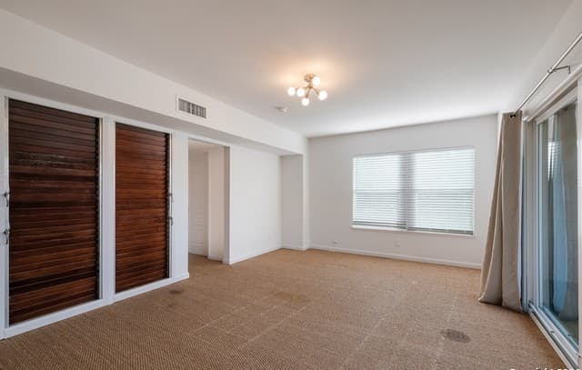1-bedroom rental at 442 E Huisache Ave Unit D in San Antonio, TX — photo 4