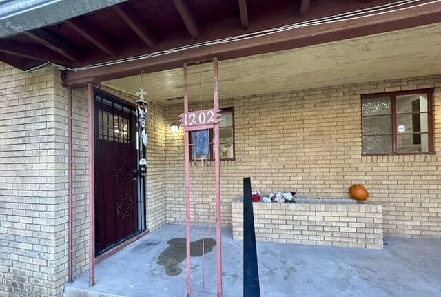 1-bedroom rental at 1202 Vanderbilt in San Antonio TX