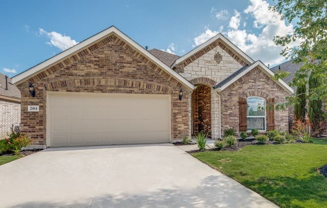 5-bedroom rental at 204 Aspen Dr in Boerne TX