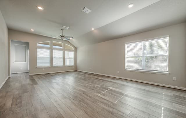 5-bedroom rental at 204 Aspen Dr in Boerne, TX — photo 3