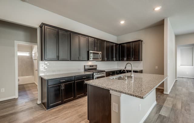 5-bedroom rental at 204 Aspen Dr in Boerne, TX — photo 4