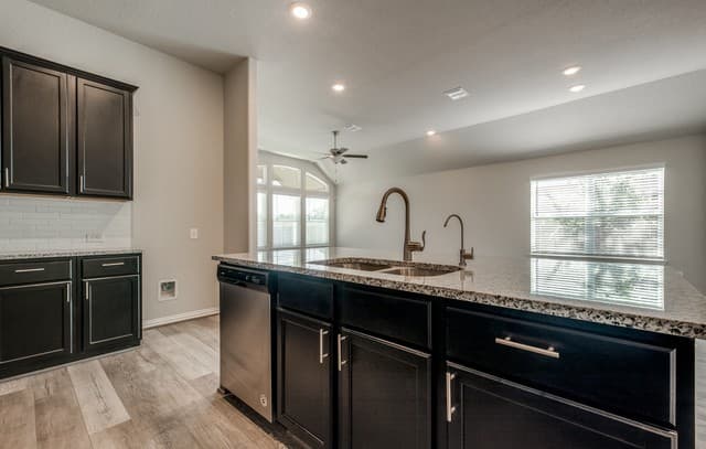 5-bedroom rental at 204 Aspen Dr in Boerne, TX — photo 5