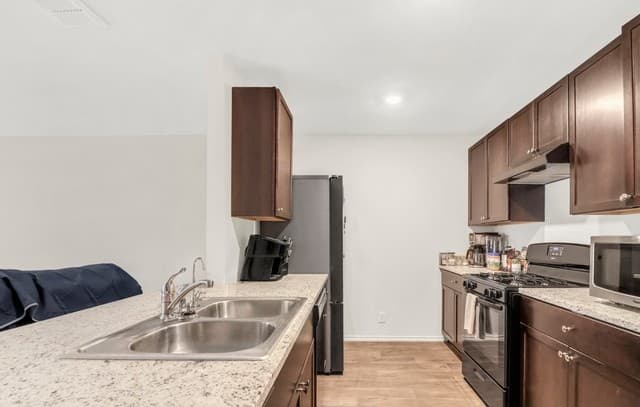 3-bedroom rental at 15327 Shortwing in San Antonio, TX — photo 3