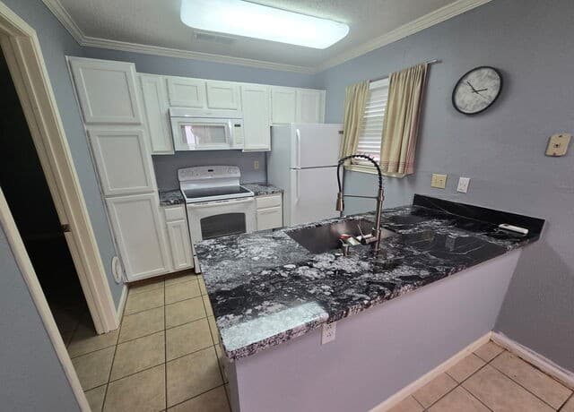 1-bedroom rental at 4107 Medical Unit 7107 in San Antonio, TX — photo 4