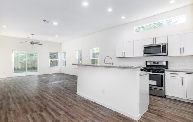 3-bedroom rental at 1618 Dakota Unit 102 in San Antonio, TX — photo 5