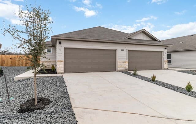 3-bedroom rental at 5111 Cindy Branch Unit 1 in San Antonio, TX — photo 2