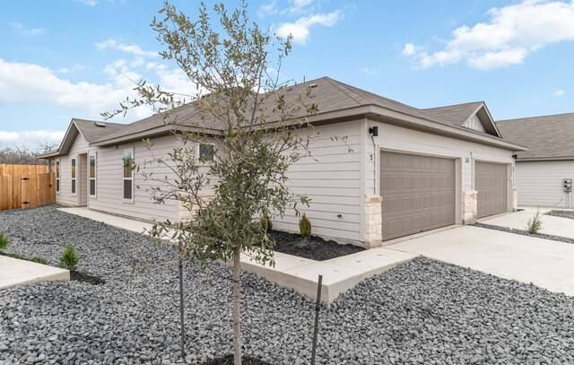 3-bedroom rental at 5111 Cindy Branch Unit 1 in San Antonio, TX — photo 3