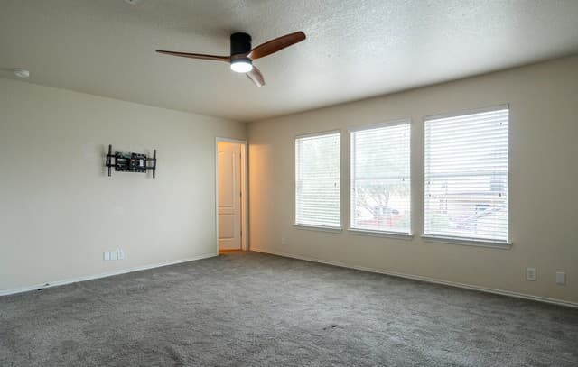 3-bedroom rental at 7431 Cedar Farm in San Antonio, TX — photo 2